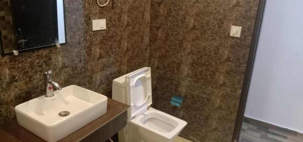 Hotel Stay Well Banikhet Eksteriør bilde